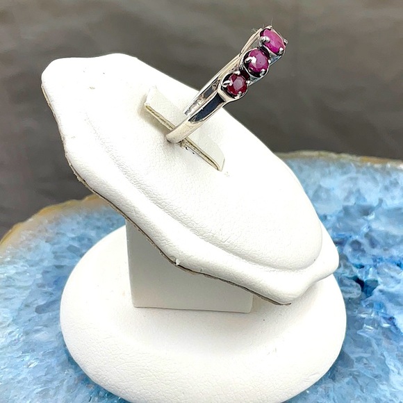 Sterling Silver Ring With Prong Set Natural Ruby Gemstones Size 6.25 - Picture 4 of 9